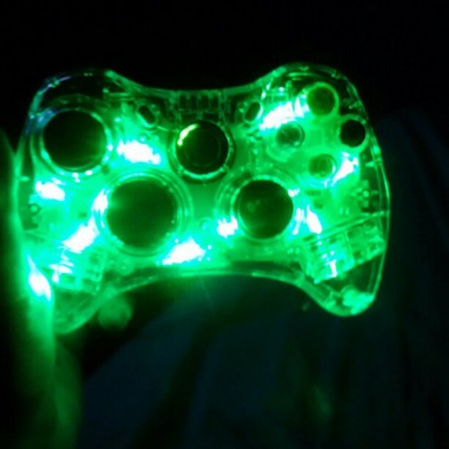 y0ure-my-favorite-explosion:  My new xbox controller <333 
