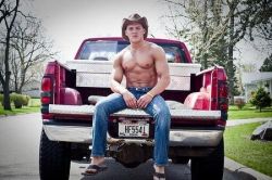 dilftruckers:  cowboy muscle, a truck, flip