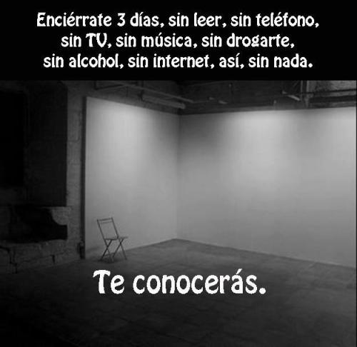 soy-un-weon-enano:  stay-with-me-ctm:  unsacoweamas:  perros-vagos:  el-lado-oscuro-del-sol:  interesante propuesta  Aló, esquizofrenia?   Yo lo hice… mis padres me dejaron solo por una semana en mi casa, ellos se fueron a santiago y yo me quede en