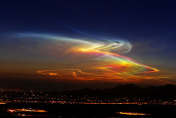 0verb0ardd:  torace:  Sonora Borealis II - Sunset through the contrail of a rocket launched from Vanderberg Air Force Base near Los Angeles as viewed from a mountain ridge in Tucson, AZ. (by Peaquod)  (via TumbleOn)