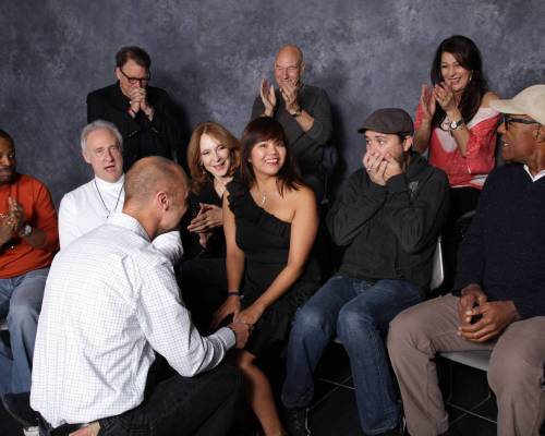 lokiofgallifrey: suicideblonde: Star Trek fan proposing to his girlfriend during their pho