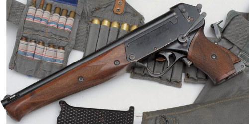 first-in-firearms:‘The Space Gun’The TP-82 pistol (Russian: ТП-82) was a triple-barreled Soviet fire