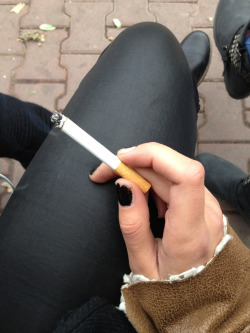 F0Reverago:  Vogue-Victime:  I Love My Leggings Thereeee   Always Reblog Ily Bea