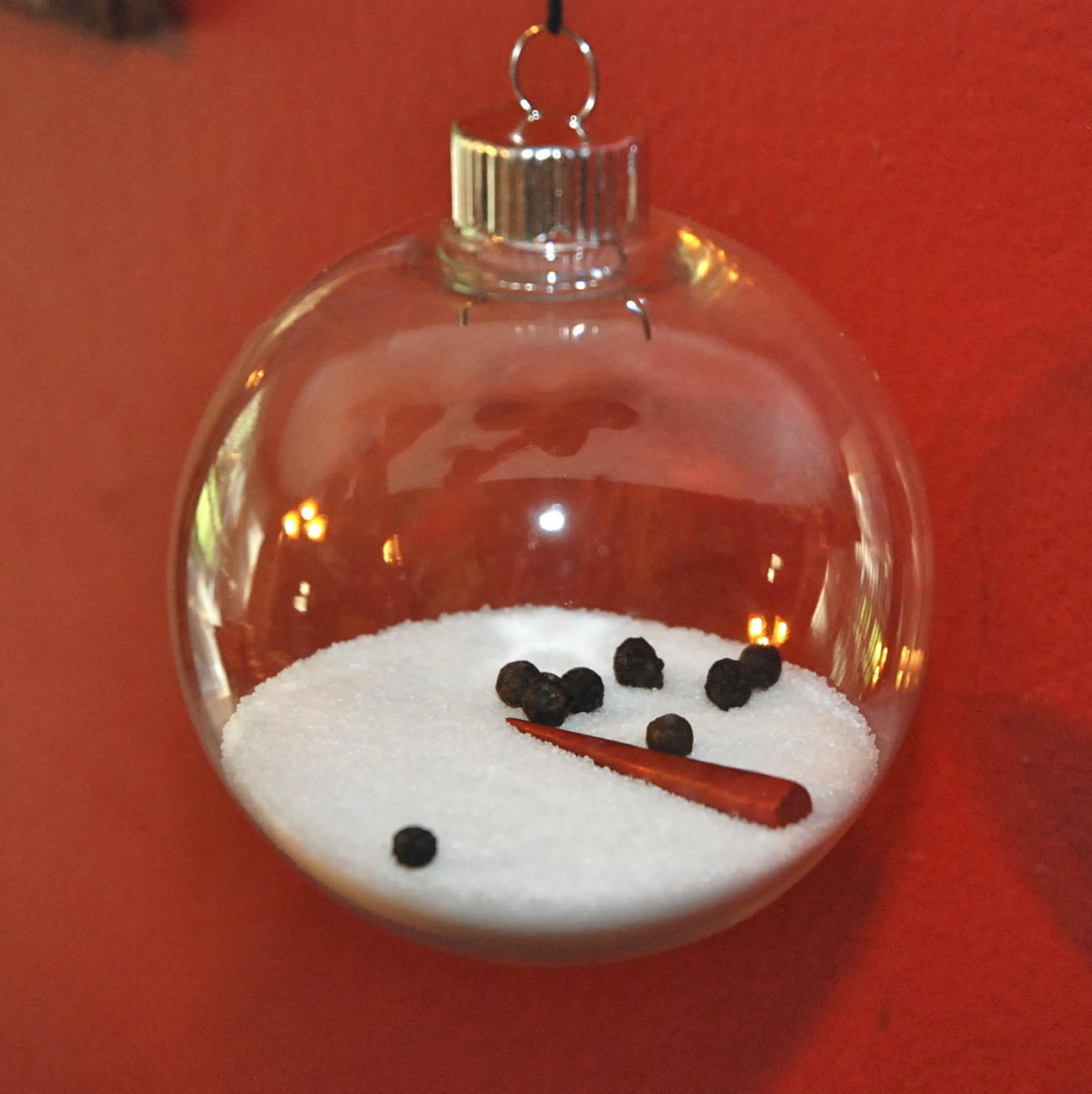 truebluemeandyou:
“ diychristmascrafts:
“ DIY Melted Snowman Ornament Tutorial from Eyeballs by Day Crafts at Night here. This is created using salt, peppercorns and polymer clay. *Tip: add a mini scarf, top hat, and you can create the “carrot nose”...