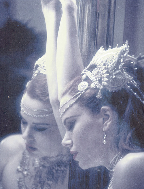 tenaciousdrey:  Nicole Kidman, Moulin Rouge  um, I’m actually in the middle of watching this, how do you always know, tumblr?