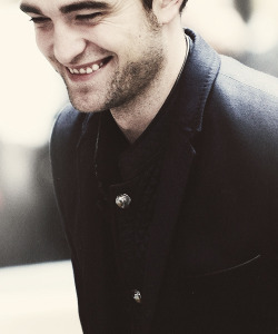 hermiola:  Robert Pattinson | Outside the