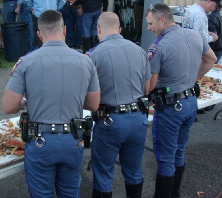 cowboyboots61:  uniformsmakemehard:  Buffet!  Woof 