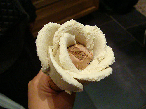 artandcookies:  johndoomedbutlovingitegbert:  martinekenblog:  Ice Cream Roses  ALL