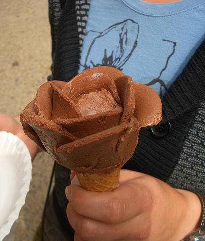 godtricksterloki:  belgianbollocks:  booleanearth:  martinekenblog:  Ice Cream Roses