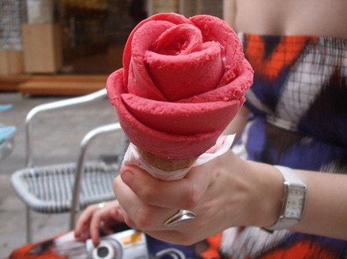 artandcookies:  johndoomedbutlovingitegbert:  martinekenblog:  Ice Cream Roses  ALL