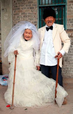 stinker:  MARRIED couple : finally pose for their wedding photos - 88 YEARS later.  Wu Conghan, 101, and his wife Wu Sognshi, 103, married in 1924 and have been together for almost nine decades. Cameras were almost unknown in China when they got married,