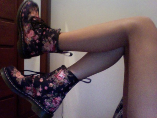 wtfchxnel:  splendoring:  diluded:  ❀ similar posts here ❀  †♡Pale&Pretty♡†  *☽ follow for similar posts ☾*