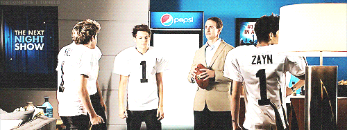 1dbromance:  “Hit me, Drew!” [x] 