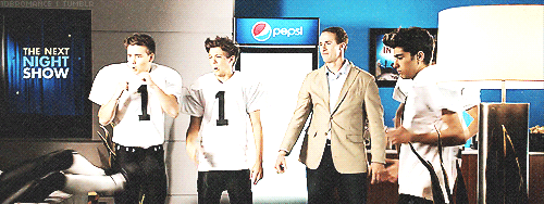 1dbromance:  “Hit me, Drew!” [x] 