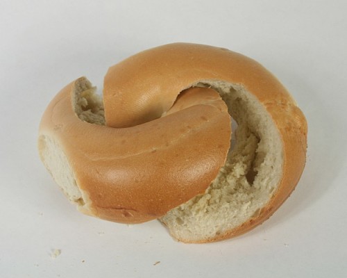 mydetheturk:sciencecenter:Science-ify your breakfast with a Möbius bagelYou’ve probably h