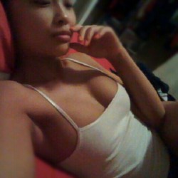honeysoyummy:  No makeup, comfy and bummy.. Movie time with my boo. Good night! 