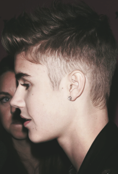 jawstinbiebur-deactivated201302:  Justin