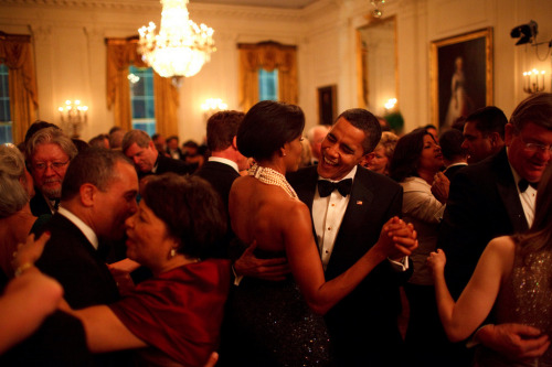 justsimplydope:filibustering:Barack And Michelle being adorable and making the rest of us jealous an