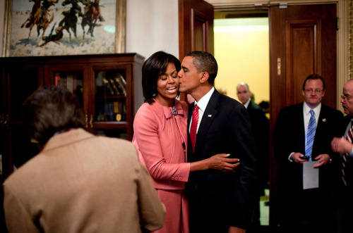 justsimplydope:filibustering:Barack And Michelle being adorable and making the rest of us jealous an