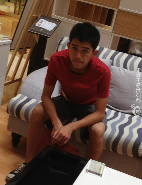 asian-guys-are-sweet:   Eye Candy 3, Cr. weibo   aww… definitely. look at the eyes… *slurp*