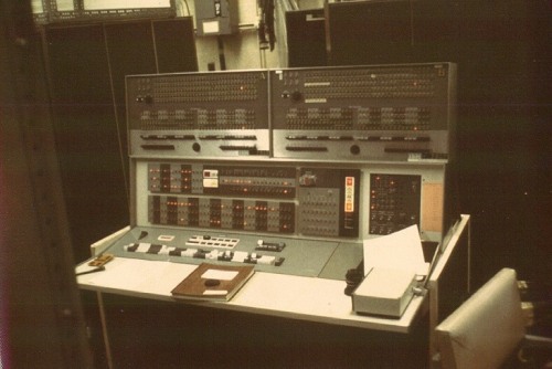 dinosaurspen:  IBM 7090