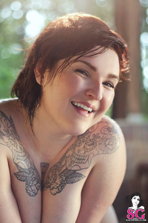 echoing-sadness:  Suri Suicide 