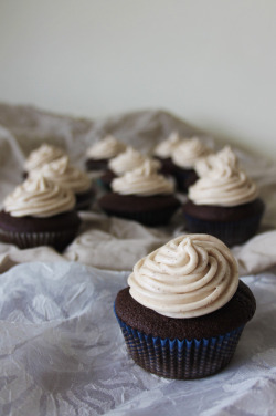 oohhhbaby:  gingerbread cupcakes 