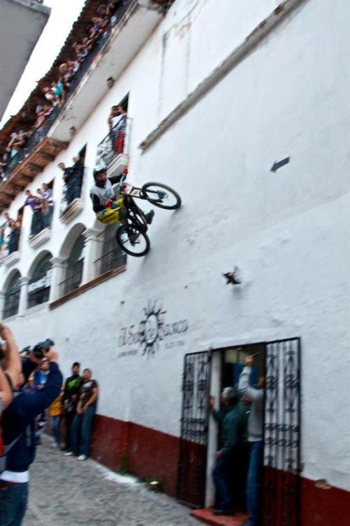 stuiewarrior: Downhill Taxco - best trick