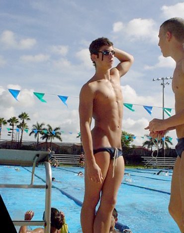 nuts4speedos:  Butt seems to be the problem?