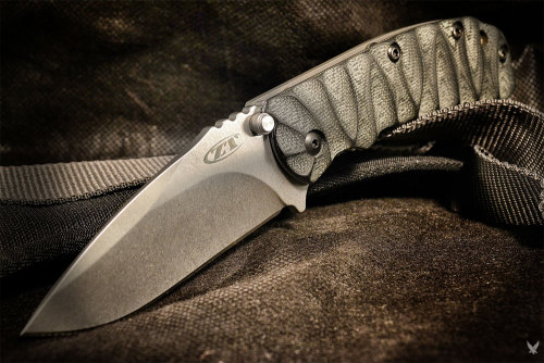 cuscadi:  Zero Tolarance ZT0550 “rugged” custom made scales black canvas micarta custom grooved 