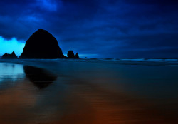 neptunesbounty:  Cannon Beach by Bill Ratcliffe