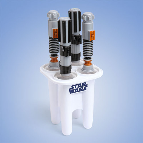 outofthecavern:  trad-chinese:  jerseyless:  Star Wars Glowing Lightsaber Ice Pop Maker  I NEED THIS IN MY LIFE OH.  OOOHH 