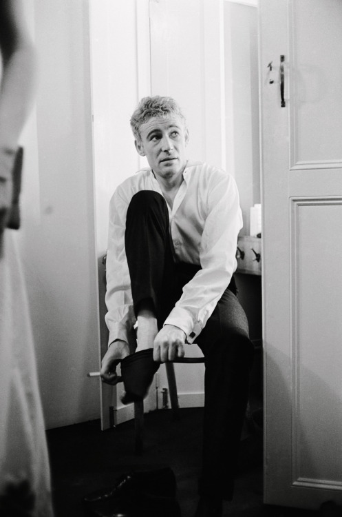 ricksginjoint: Peter O’Toole, opening night of Hamlet at the Old Vic (1963) 22nd Oct