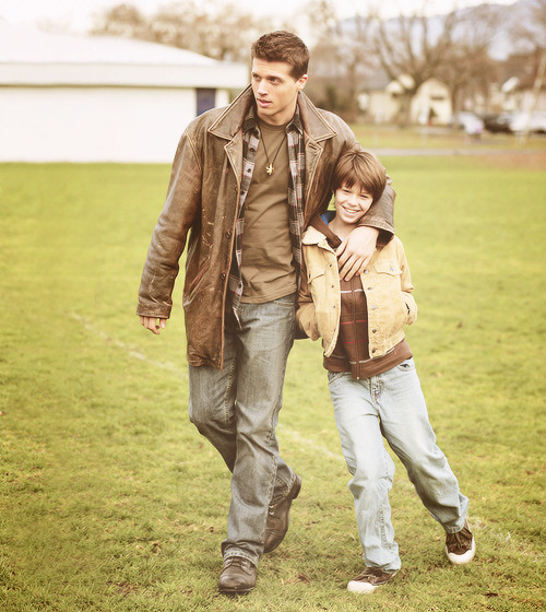 wallmakerrelict:    #sometimes i cry because john’s jacket is so huge on dean but