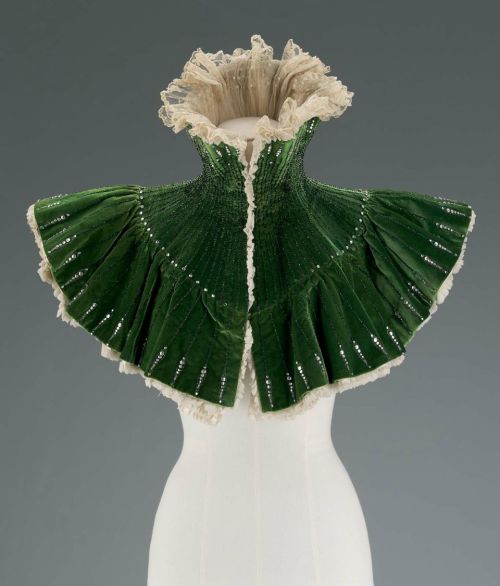 oldrags:Evening mantle from Le Bon Marché department store, 1900 France, the Museum of Fine Arts, BostonEmerald green ev