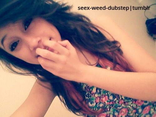 tripz805:  she’s beautiful <3 http://tripz805.tumblr.com/ 