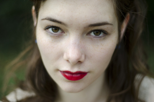 positivelynoteworthy:  Alice (via katieblench)  Captivating.