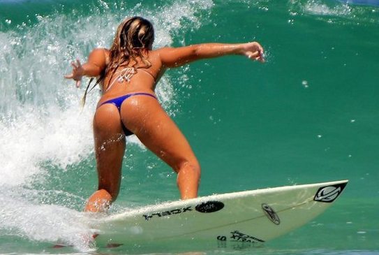 atlanticaloha:  Haley Watson bottom turn. 