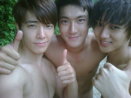 Donghae, Siwon, and Yesung visiting a very sick friend