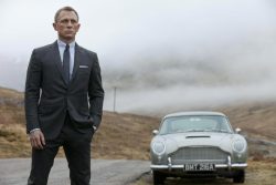 herochan:  mooshoo: I have seen a lot of James Bond movies in my lifetime, tonight I might have watched the best. Skyfall is an absolute masterpiece. It’s not just a good Bond film, it’s an absolutely wonderful film in general. See it.  filme do ano