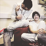 omgzarry:  “Yeah, me and Harry are actually dating.” 