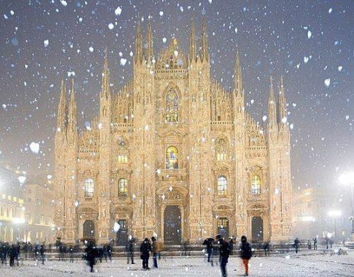 haribolicious:Winter Wonderland. Duomo Cathedral in Milan, Italy
