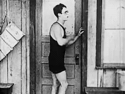 acordesydesacuerdos:egodeath100:Harold Lloyd in By the Sad Sea Waves (1917) & Buster Keaton in C