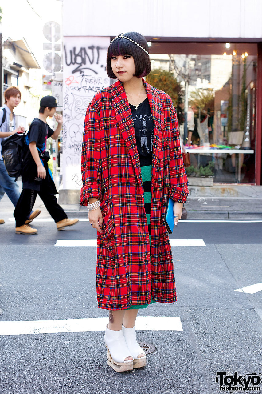 Nalu from AvantGarde Harajuku wearing fashion from Bubbles & Jeffrey Campbell wooden platform shoes.