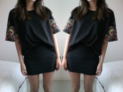 Coachela:  Idressmyselff:  In Love With This Outfit. Skirt- Topclass Tee - Givenchy