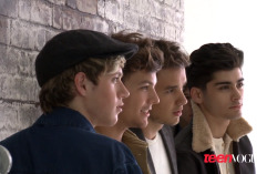 gossip-paul:  niall’s profile and wearing a beret omg i can’t i simply can’t! ASDFGHJKL: 