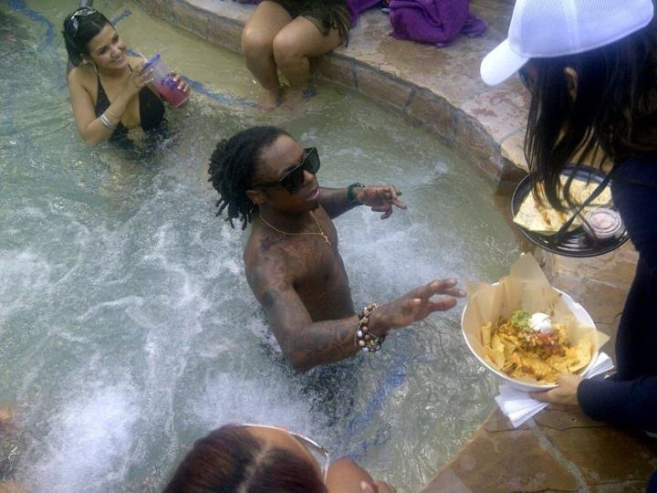 charlamagnethagod:  #DescribeYourLifeInAPicture 