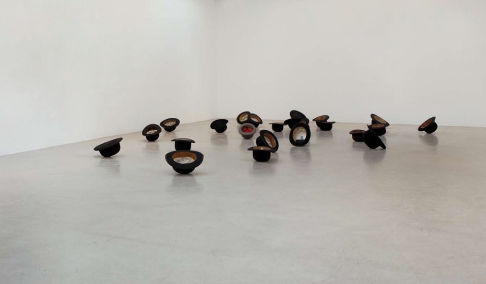 Latifa Echakhch
Mer d'encre
2012
24 hats, resin and indian ink