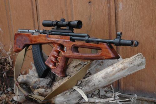 metal-wood:  cumsoline:  sir-bronicus:  vodka-and-espresso:  I know most of you guys don’t like bullpups, and magazine changes on this thing would be balls, but these guys can definitely do some high quality wood work.   Dang that looks like it would