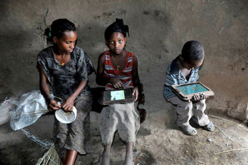 8bitfuture:Ethiopian kids hack Zoom tablets in five months.The One Laptop Per Child (OLPC) project r